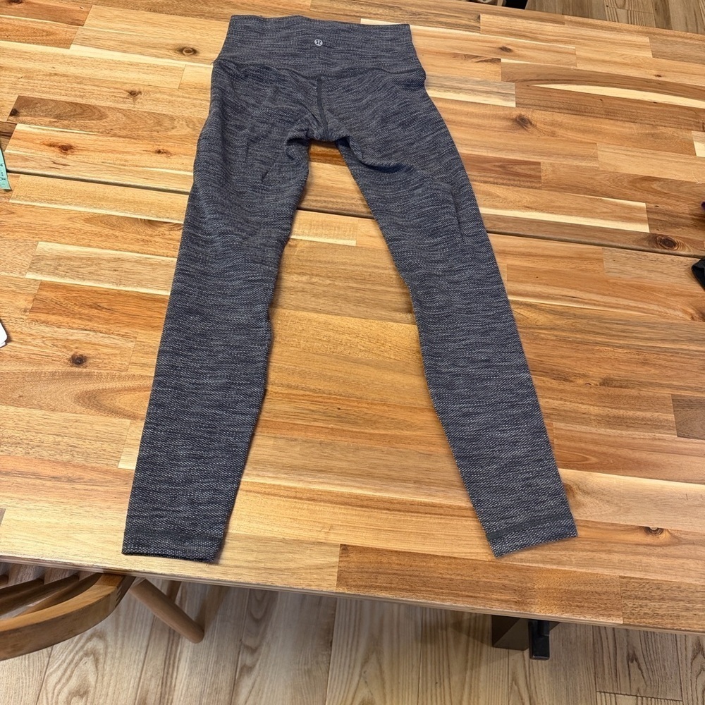 Lululemon Wunder Under leggings in black/heathered gray. Womens size 4 - Picture 3 of 5